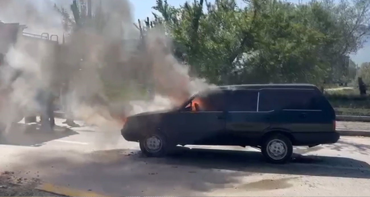 Seyir halindeki Fiat Tofaş alev alev yandı