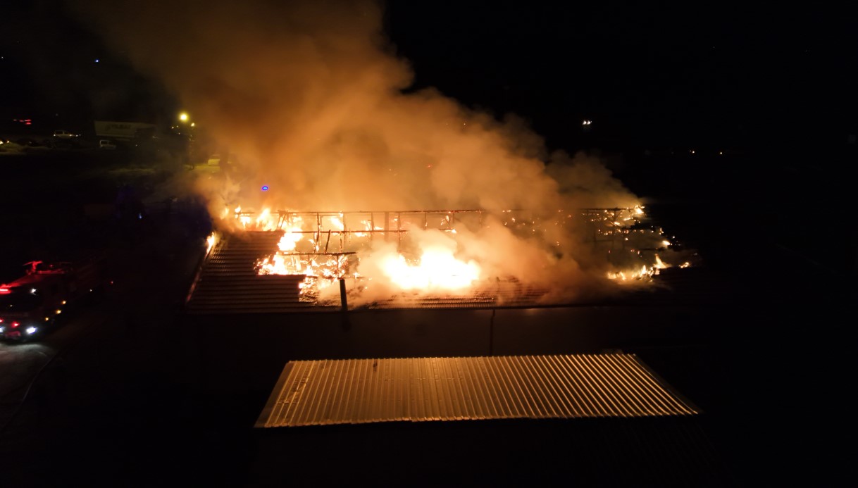 Kırıkkale’de dinlenme tesisinin çatısı alev alev yandı