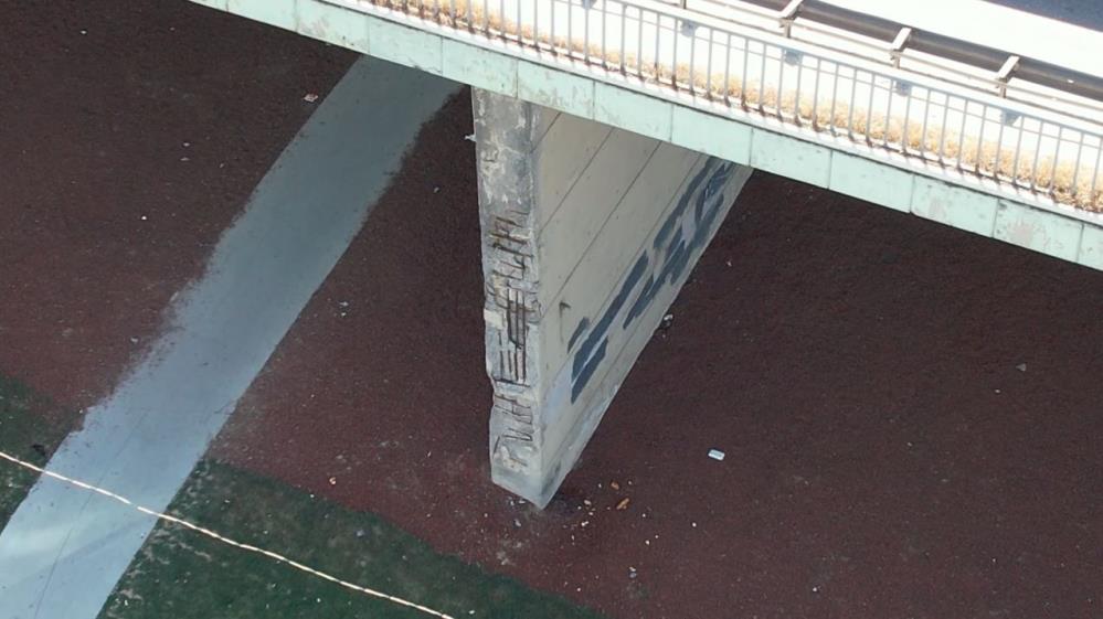 Esenyurt Balıkyolu köprüsü tehlike saçmaya devam ediyor