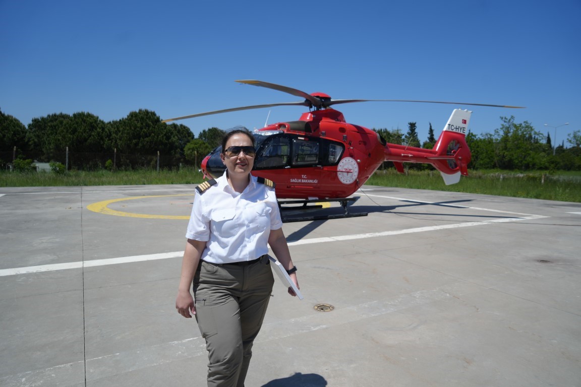 Türkiye'nin tek kadın ambulans helikopter pilotu Samsun'da görev yapıyor
