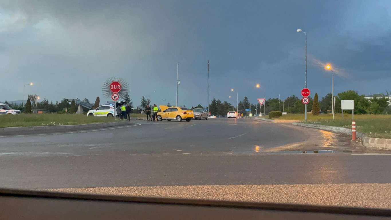 Taksi kazaya sebep oldu, 1 yaralı