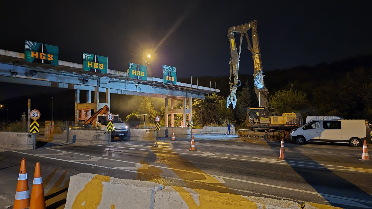 Avcılar gişeleri araç trafiğine kapatıldı
