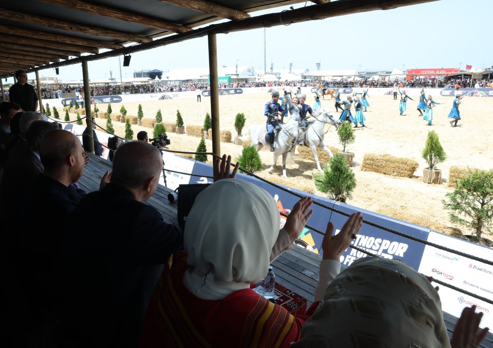 Cumhurbaşkanı Erdoğan Etnospor festivalini ziyaret etti