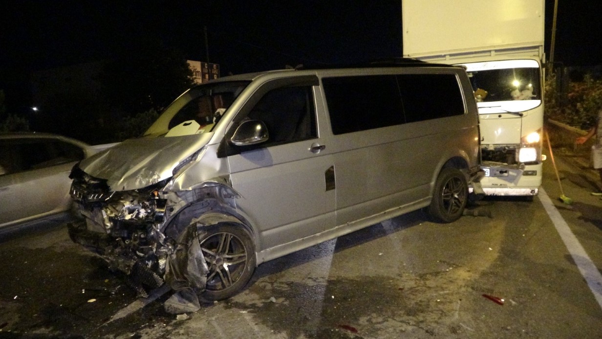 Antalya’da zincirleme kaza: 3 yaralı