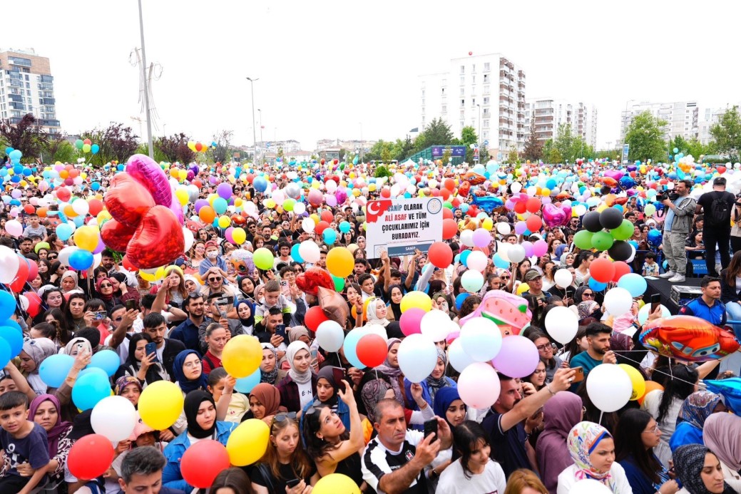Binlerce balon minik Ali Asaf için gökyüzüne bırakıldı