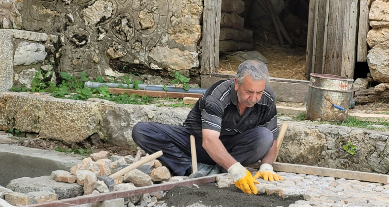 Ekmeğini 45 yıldır taştan çıkarıyor