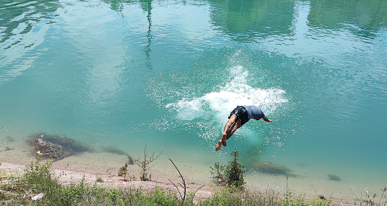 Adana’da gençlerin tehlikeli serinliği sürüyor