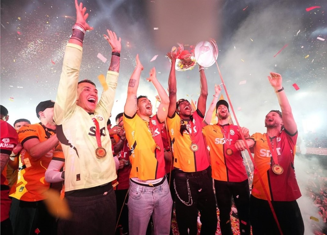 Şampiyon Galatasaray, kupasını Yenikapı’da aldı
