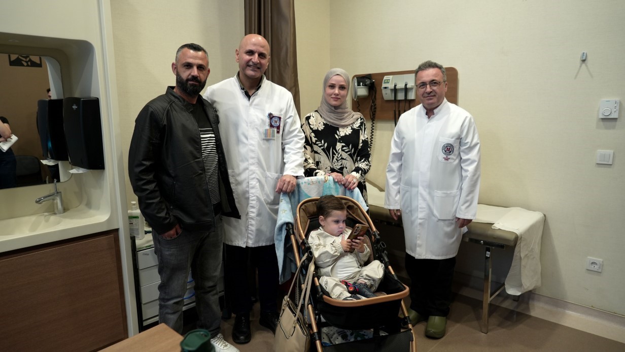 Filistinli çocuk Türk doktorlar sayesinde hayata tutundu
