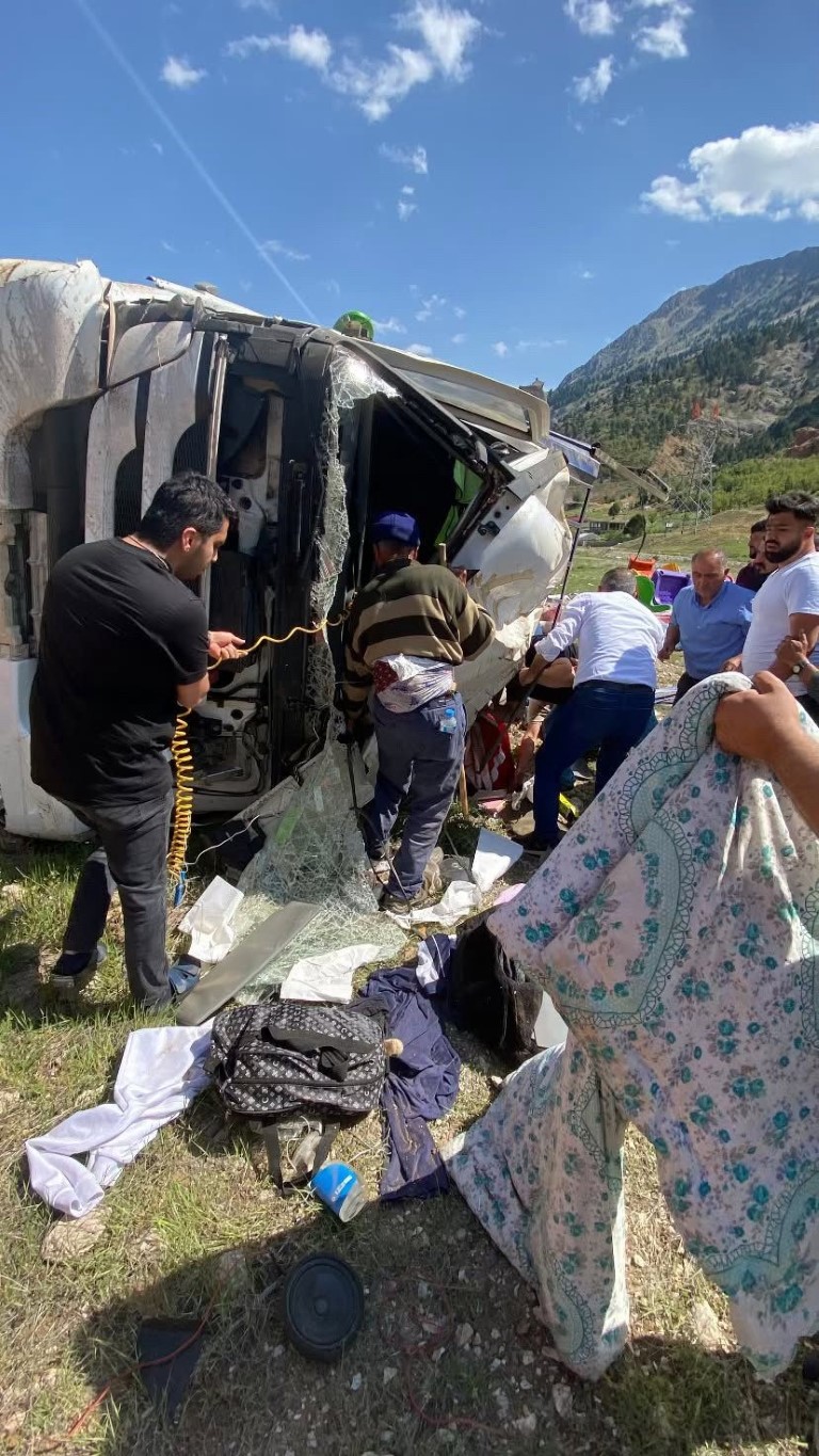 Tır kazası cep telefonu kamerasına yansıdı