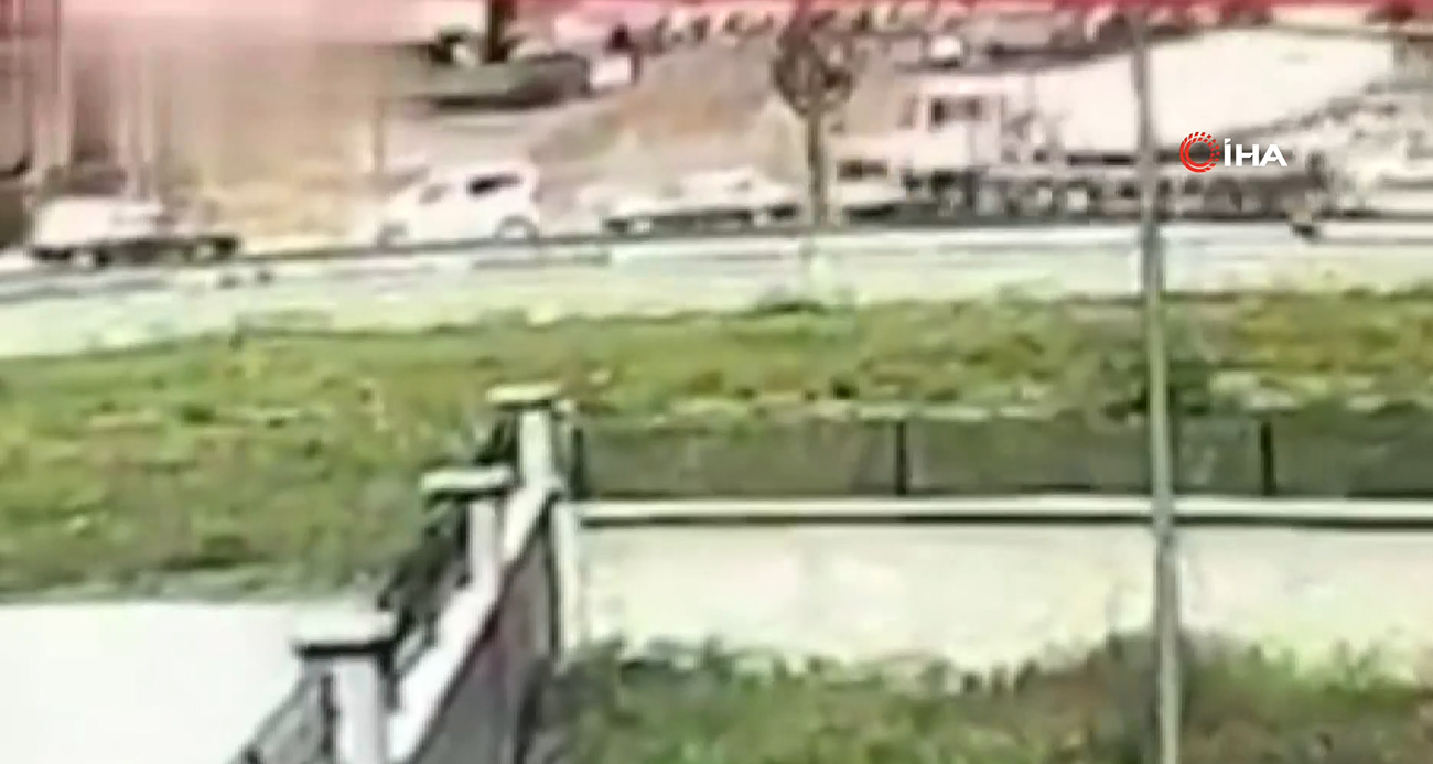 Kontrolden çıkan beton mikseri park halindeki 8 aracı böyle biçti!