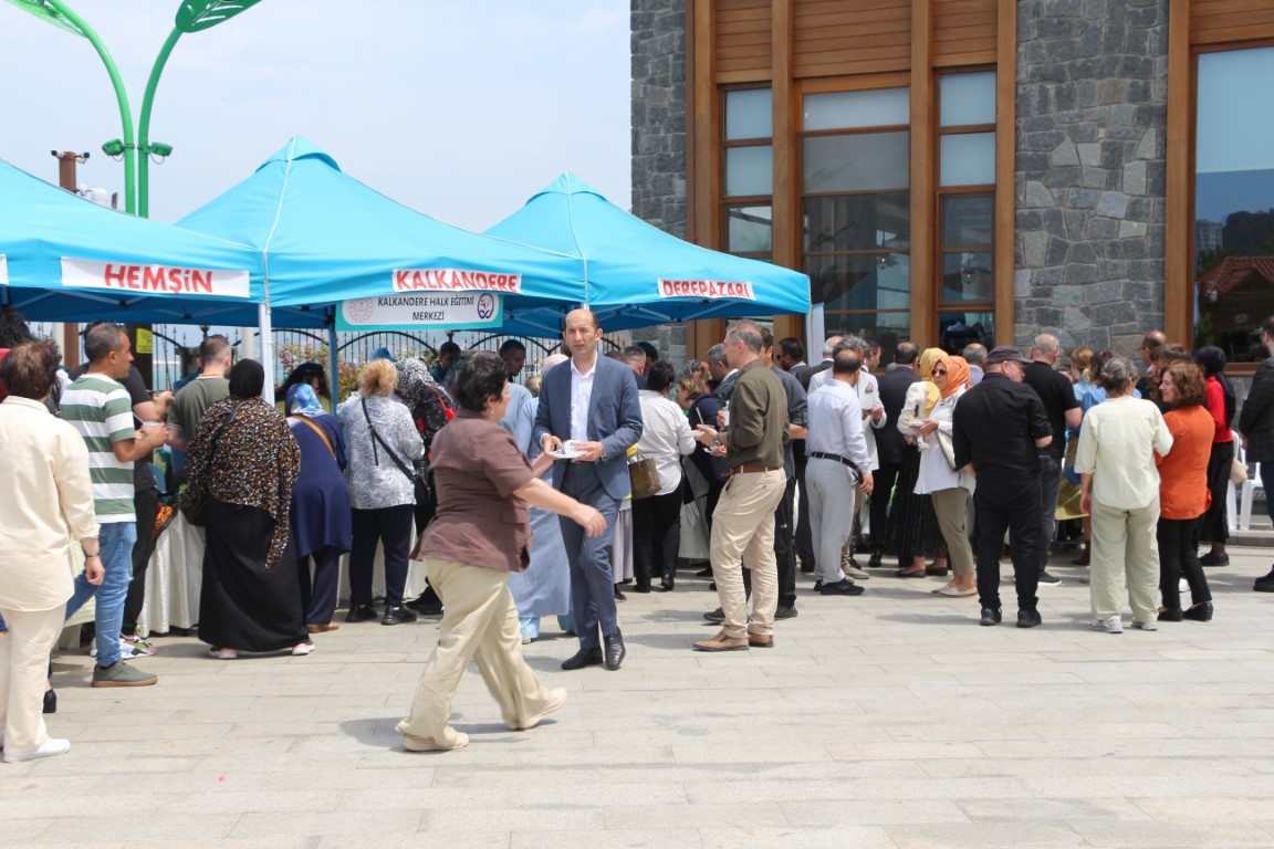 Rize’de Türk Mutfağı lezzetleri görücüye çıktı en fazla ilgiyi çay aromalı baklava çekti