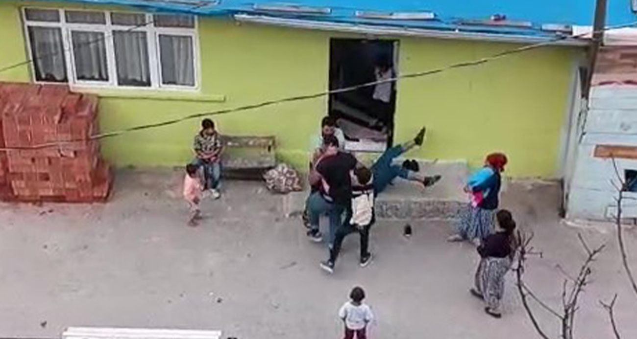 Kocaeli’deki iki grubun kavgasında tuğlalar havada uçuştu