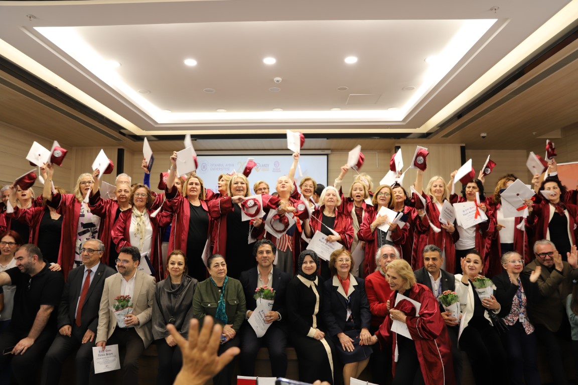 Bilgelik Programı’nda ikinci bahar: 60 yaş üstü mezunların gurur günü