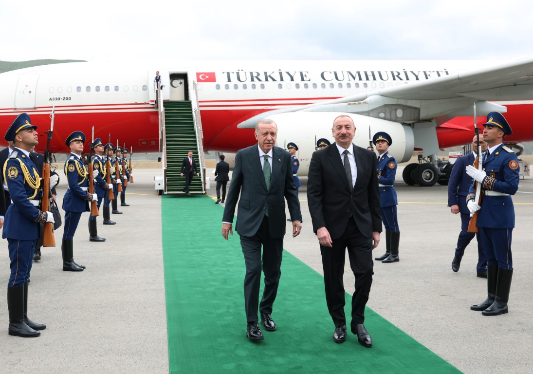 Cumhurbaşkanı Erdoğan ve Aliyev, Laçın Uluslararası Havalimanı'nın açılışını yaptı