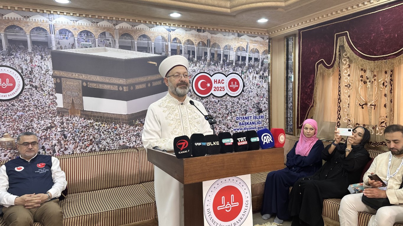 Diyanet İşleri Başkanı Erbaş'tan Mekke'de hac değerlendirme toplantısı
