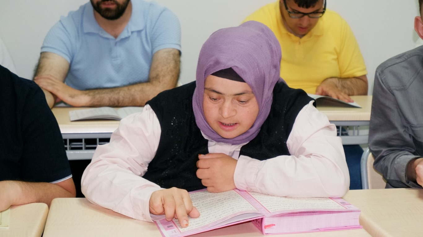 Down sendromlu Fatma ve Muhammet’in Kur’an-ı Kerim aşkı engel tanımadı