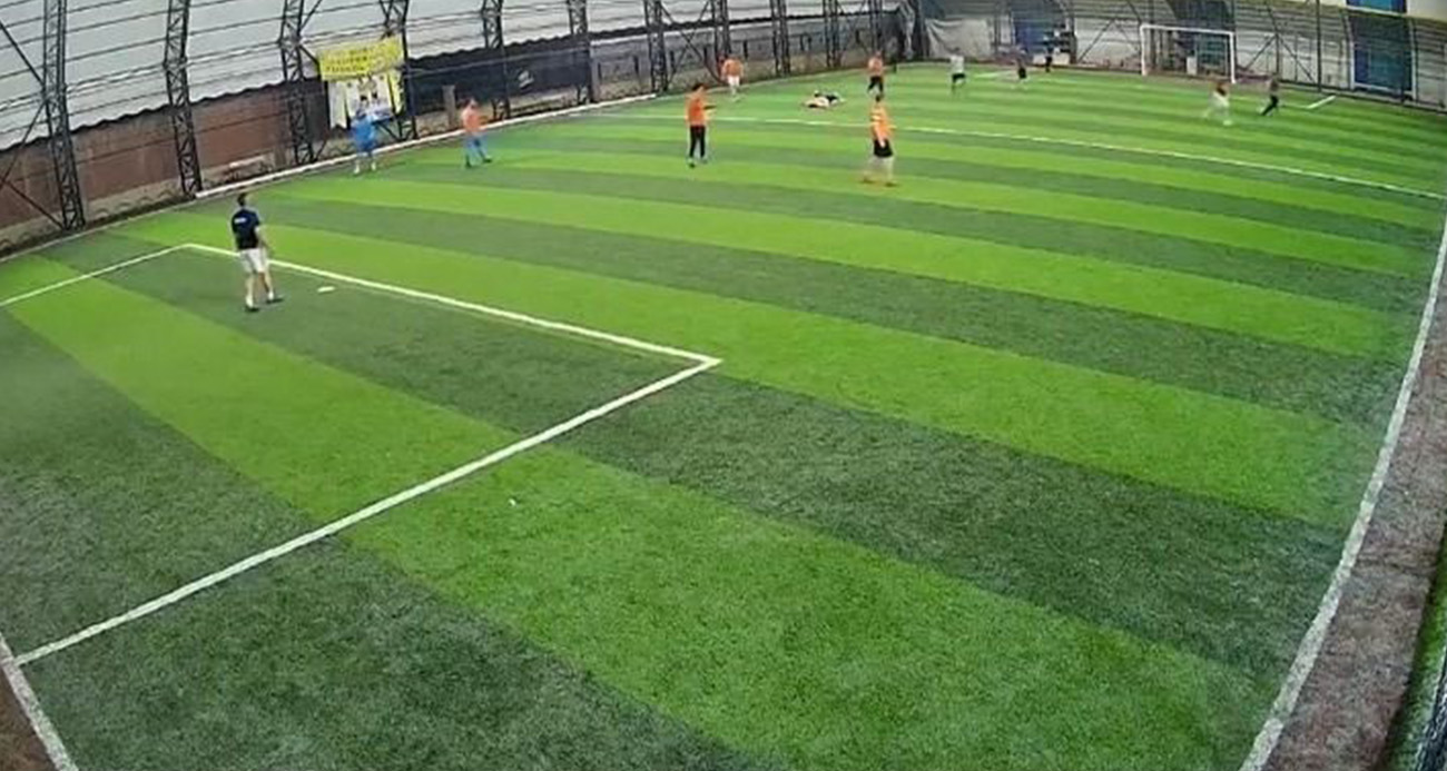 Futbol oynarken kalp krizi geçiren genç hayatını kaybetti