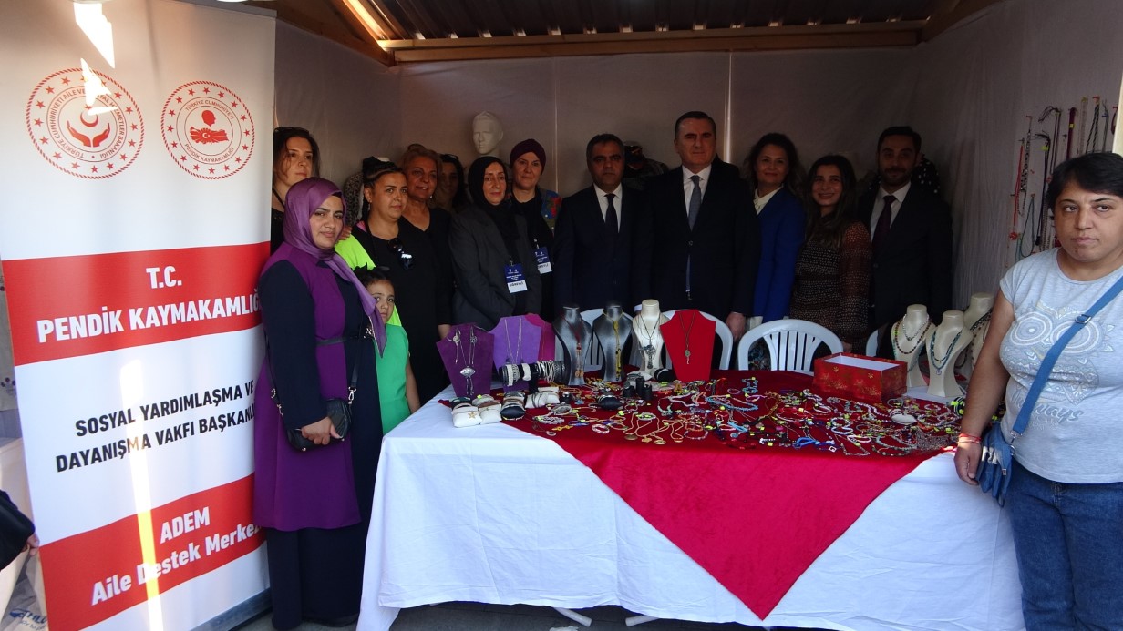 Pendik Halk Eğitim Merkezi’nden görkemli yıl sonu sergisi