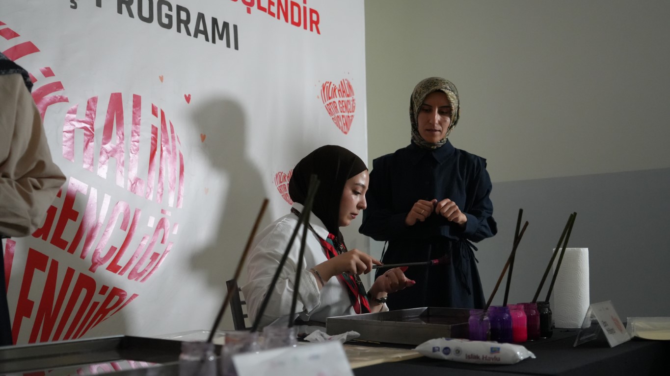 TÜRGEV, gençlerin iyilik halini artırıyor