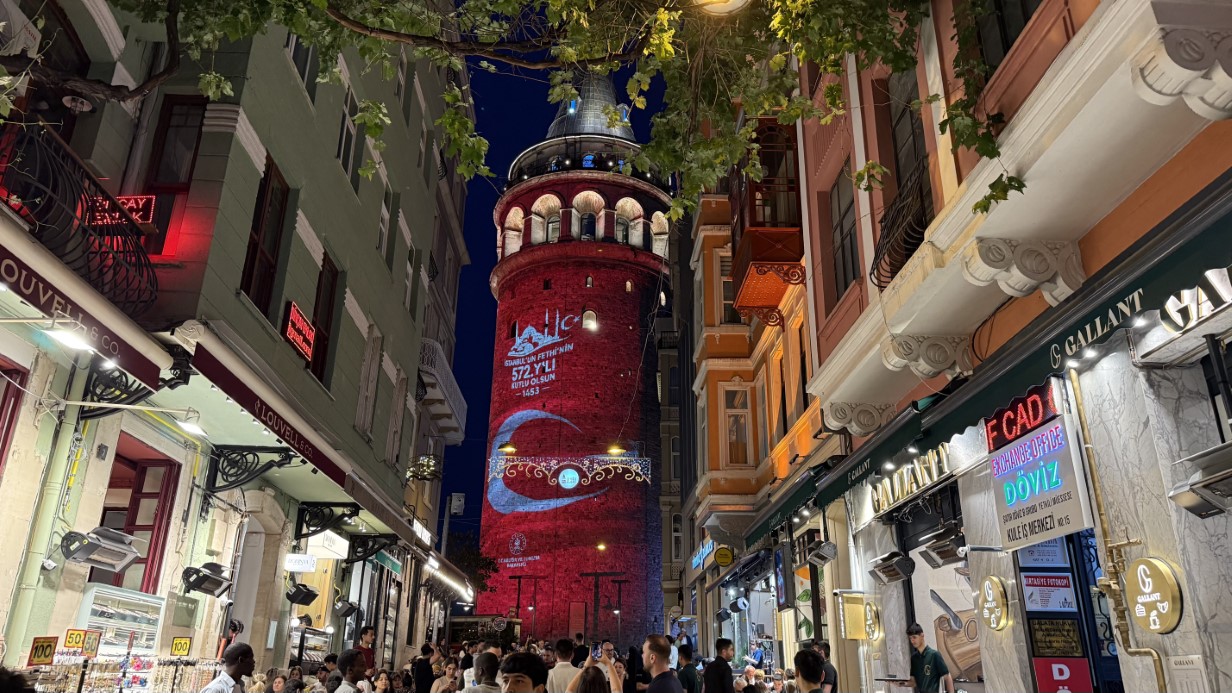 Galata Kulesi’nde İstanbul’un fethine özel ışık gösterisi