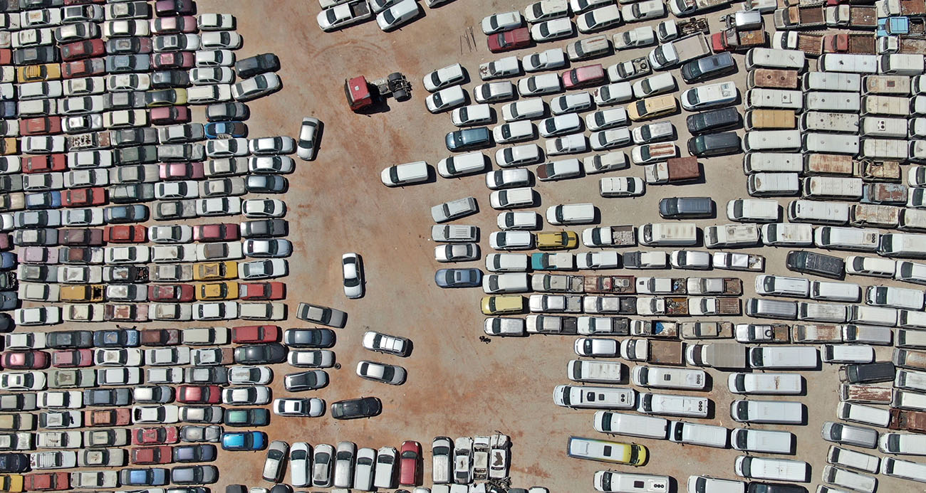 Yediemin otoparkları araç mezarlığına döndü, 25 yıldır bekleyen araçlar var