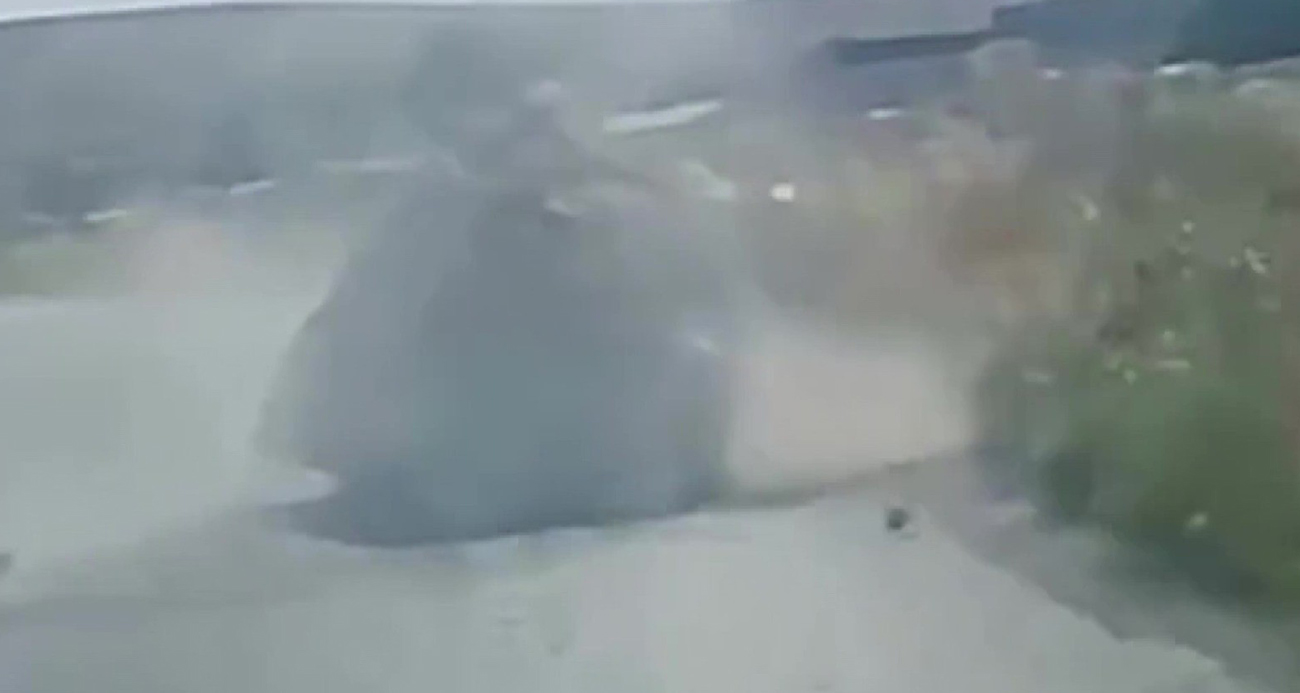 Tonlarca ağırlıktaki mermer bloğun altında ezilmekten saniyelerle kurtuldu