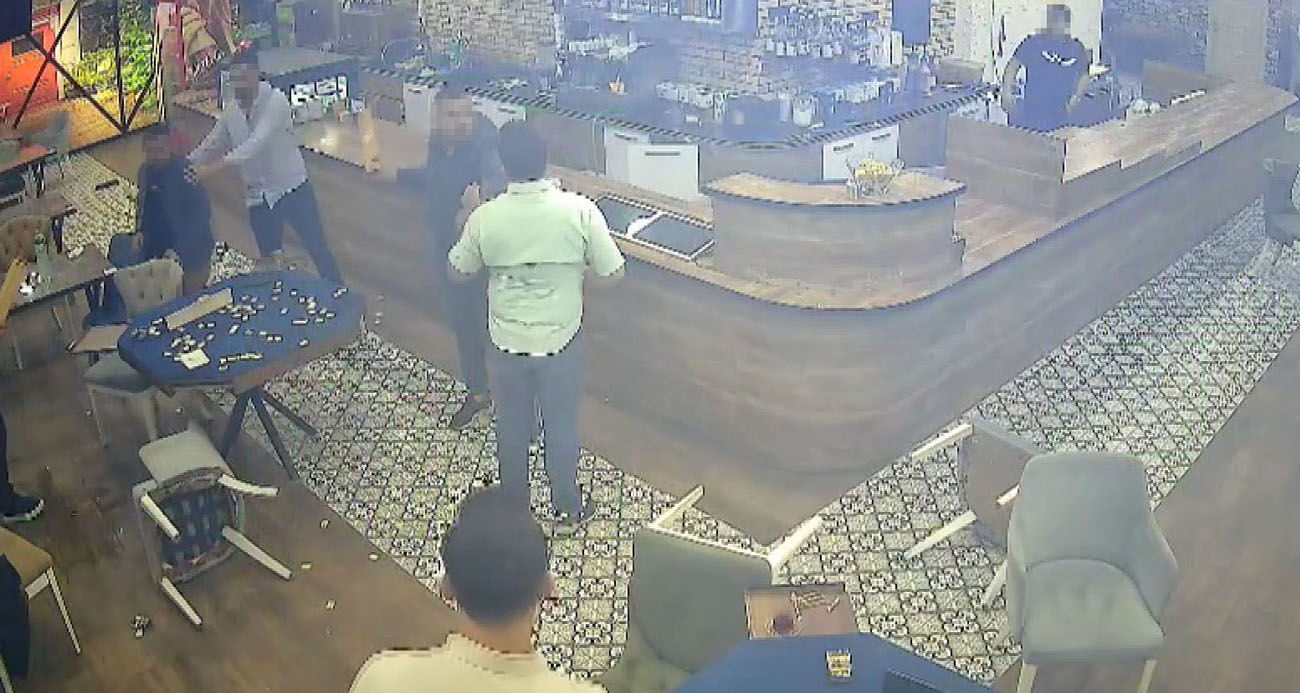 ‘Niye selektör yaptın’ kavgasında sandalye ve okey ıstakaları havada uçtu