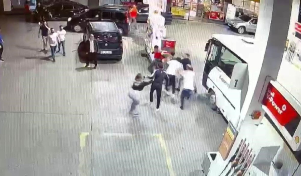 Akaryakıt istasyonundaki görevliyi döverek hastanelik eden 3 şüpheli tutuklandı