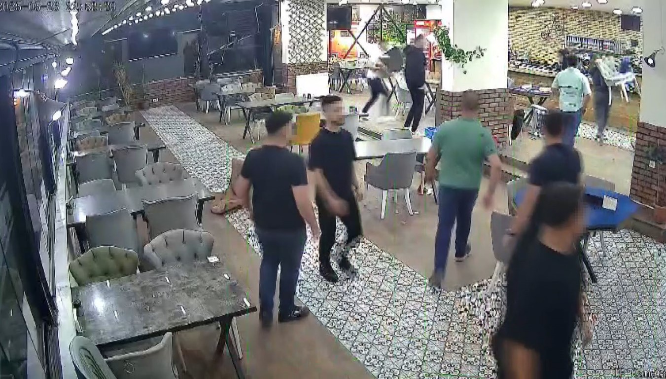 ‘Niye selektör yaptın’ kavgasında sandalye ve okey ıstakaları havada uçtu