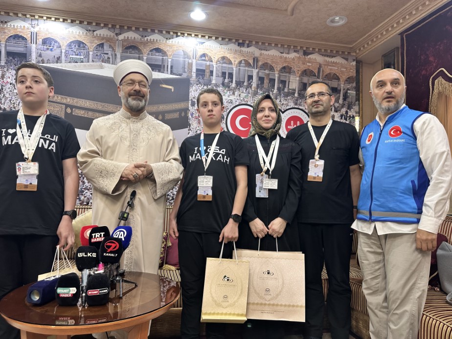 Mekke’de anlamlı buluşma