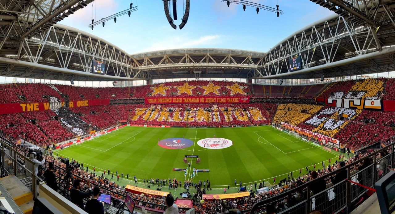 Galatasaray taraftarından, şampiyonluğa özel koreografi