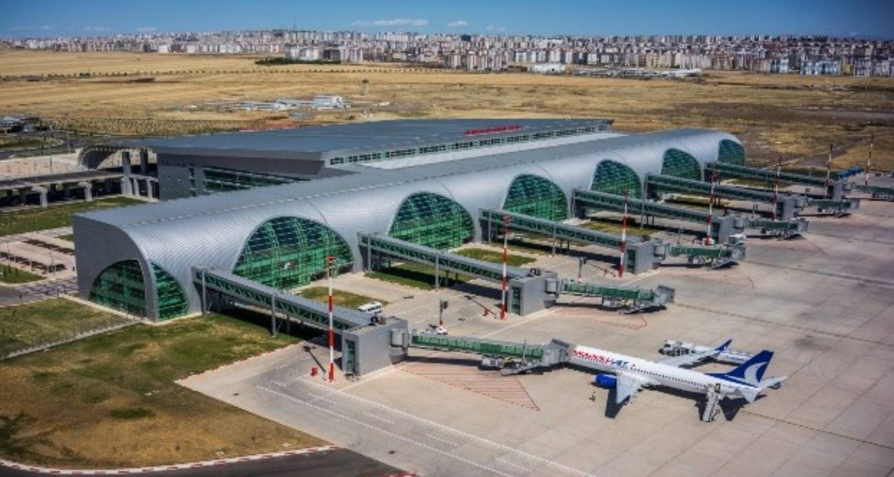 Diyarbakır Havalimanı pisti uçuş trafiğine kapatıldı