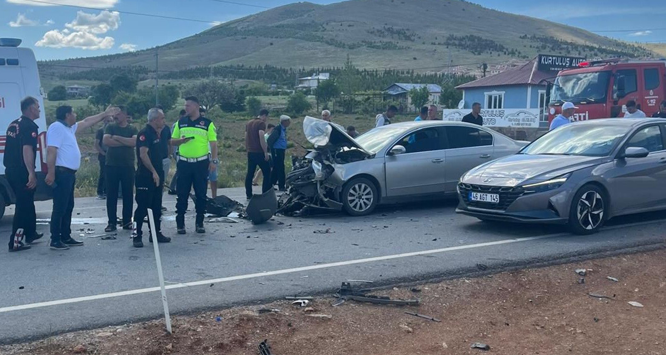 Otomobiller çarpıştı: 6 yaralı