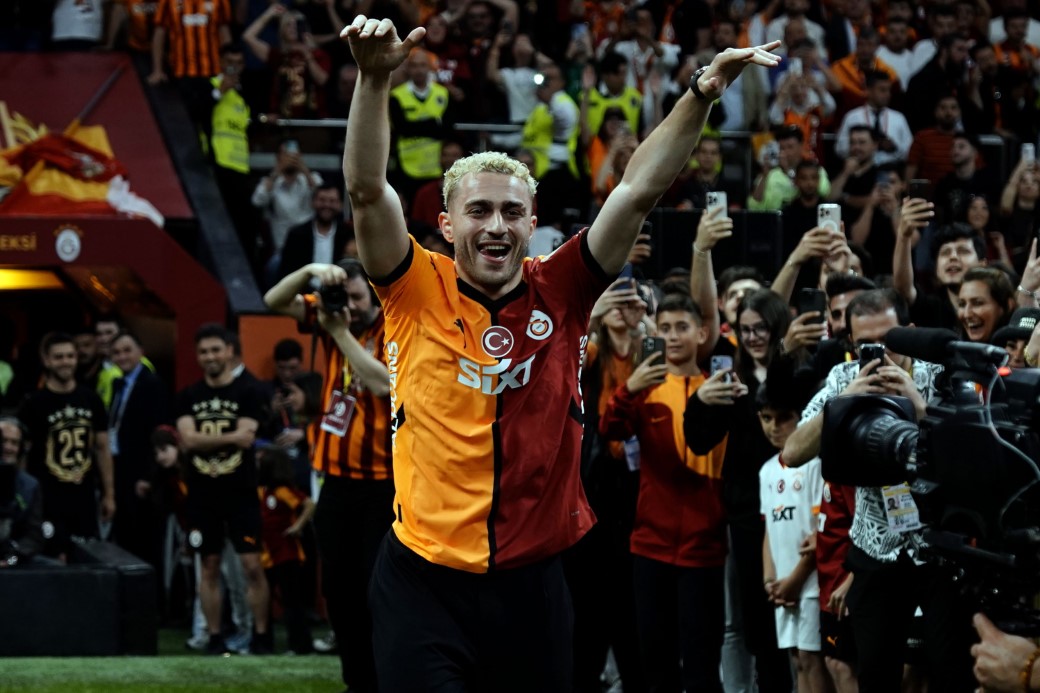 Galatasaray şampiyonluğu taraftarı önünde kutladı
