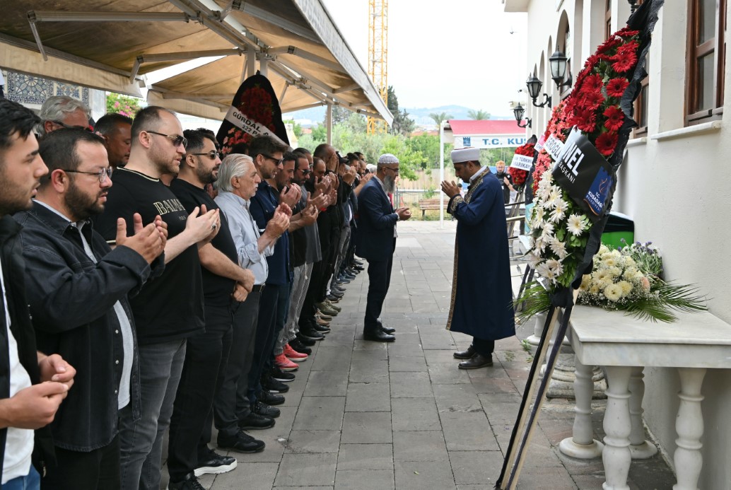Kansere yenik düşen şarkıcı Şimal, Kuşadası’nda son yolculuğuna uğurlandı