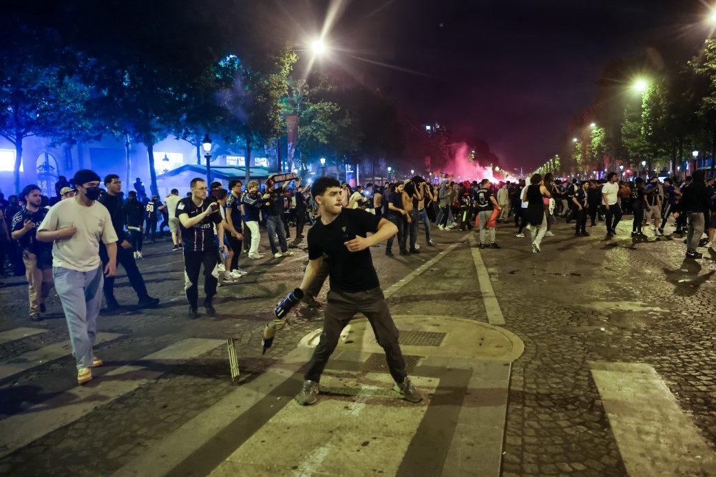 Fransa'da şampiyonlar ligi akşamının bilançosu: 2 ölü, 559 gözaltı