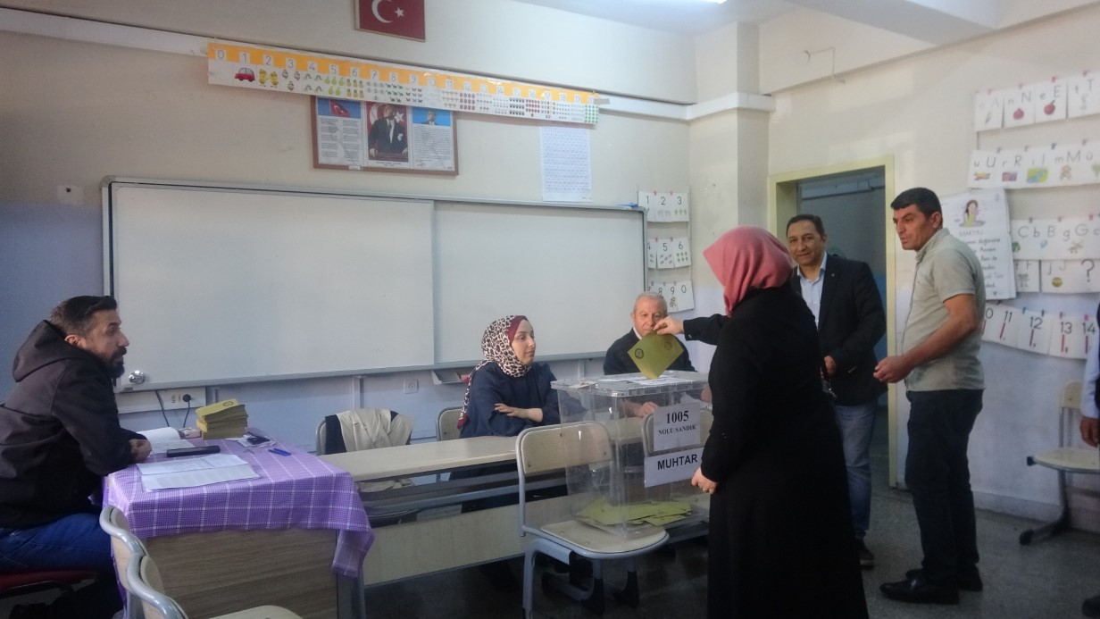 Seçim heyecanı: 3 ilde sandıklar kuruldu, oy verme işlemi başladı