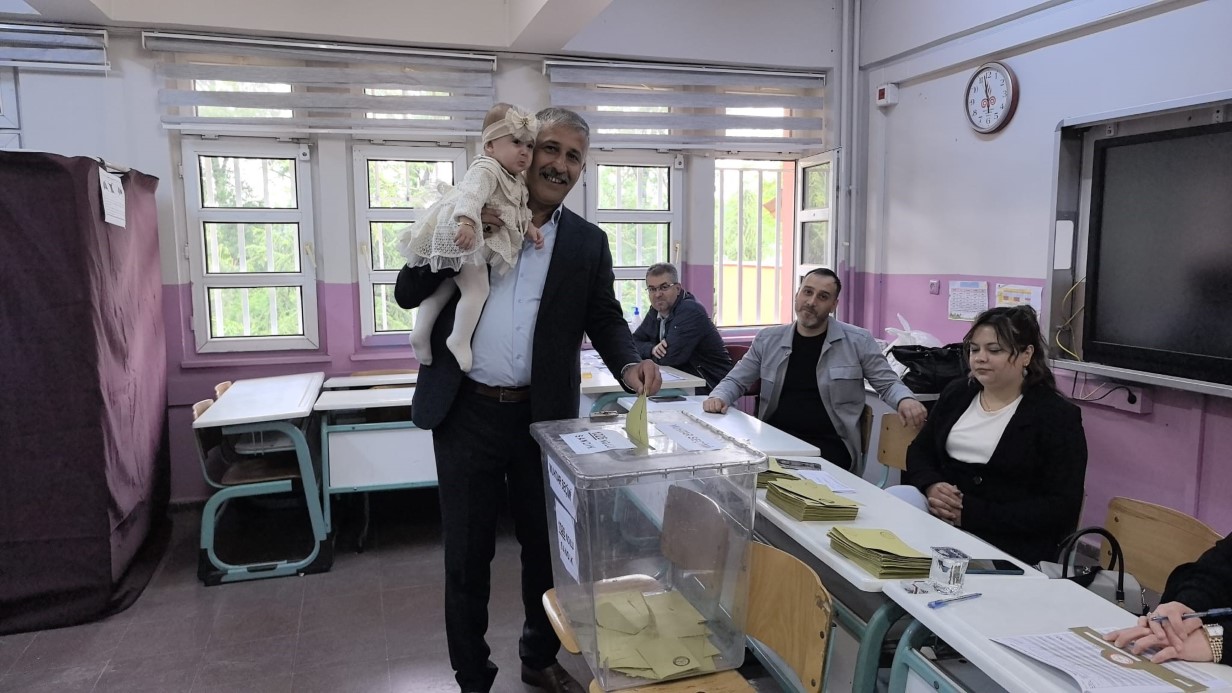 Seçim heyecanı: 3 ilde sandıklar kuruldu, oy verme işlemi başladı