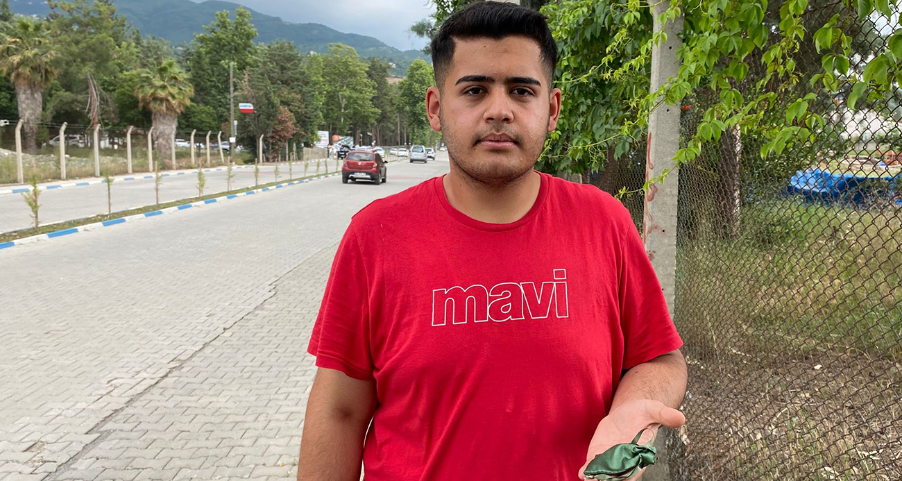 Yerde bulduğu 40 bin TL’lik altını sahibine teslim etti