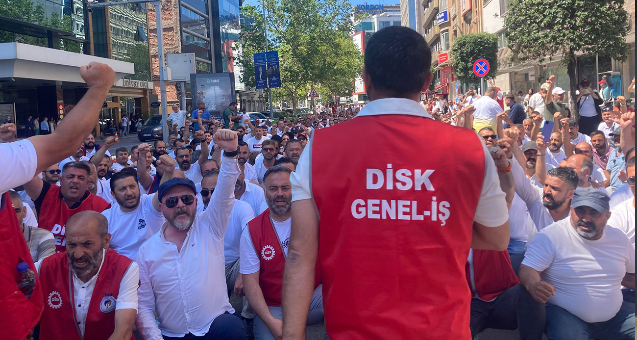 İzmir Büyükşehir’de, grev beşinci gününde işçilerin eylemi sürüyor