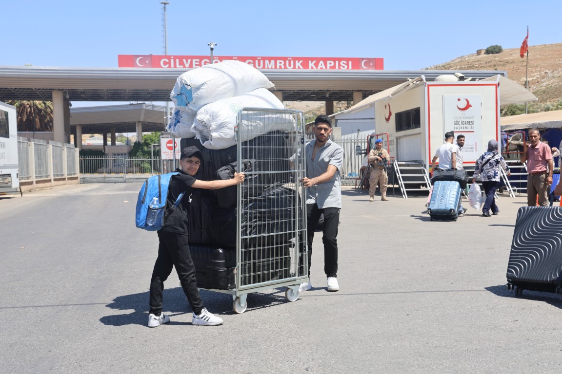 Ülkesine dönüş yapan Suriyelilerin buruk heyecanı