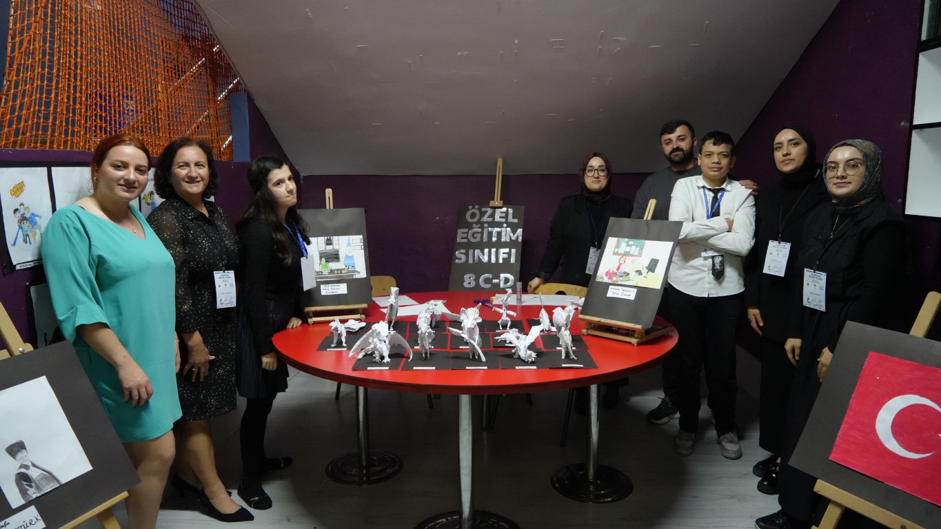 Sultangazi’de Özel eğitim öğrencileri TÜBİTAK 4006 sergisinde büyük beğeni topladı