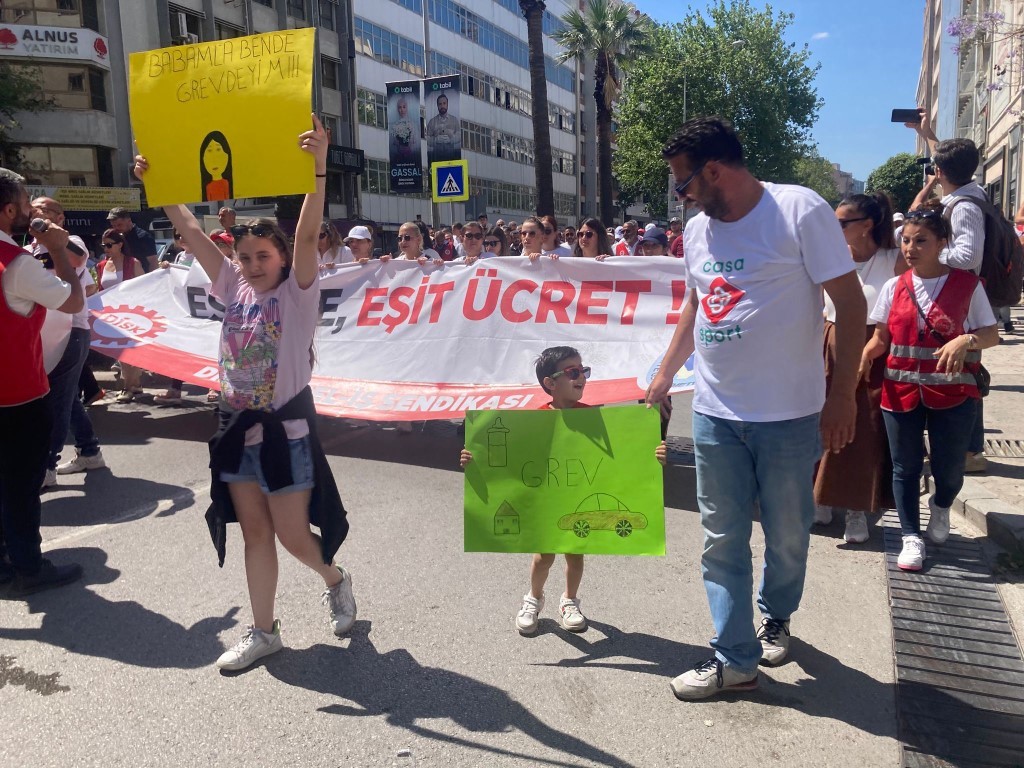 İzmir Büyükşehir’de, grev beşinci gününde işçilerin eylemi sürüyor