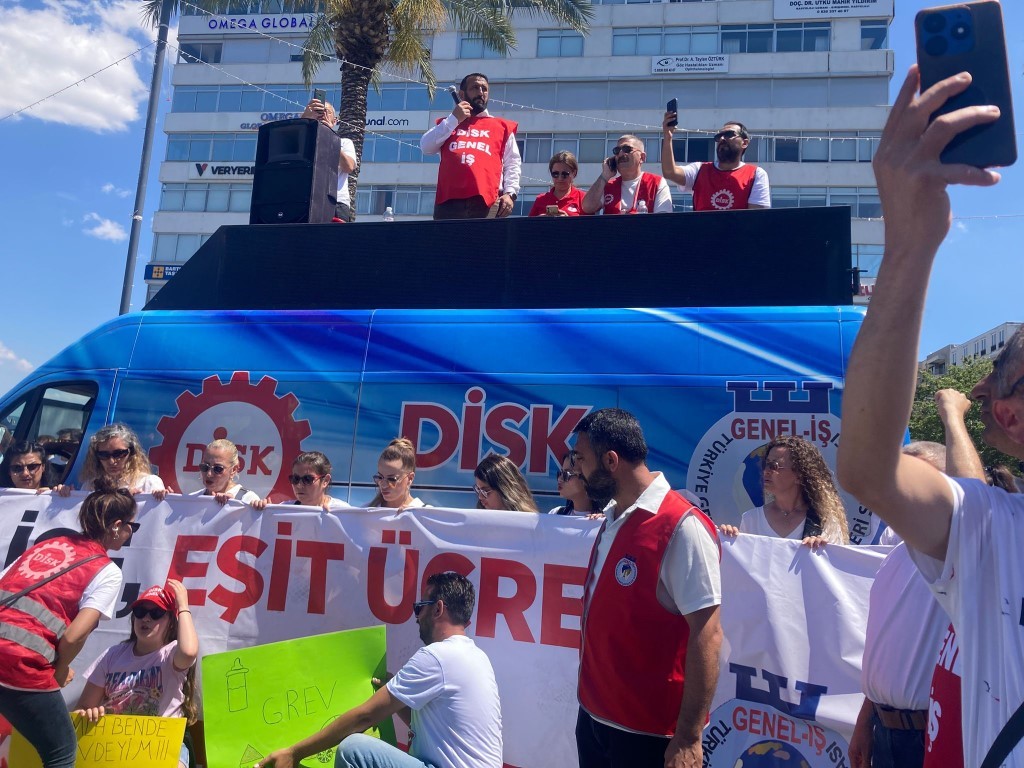 İzmir Büyükşehir’de, grev beşinci gününde işçilerin eylemi sürüyor