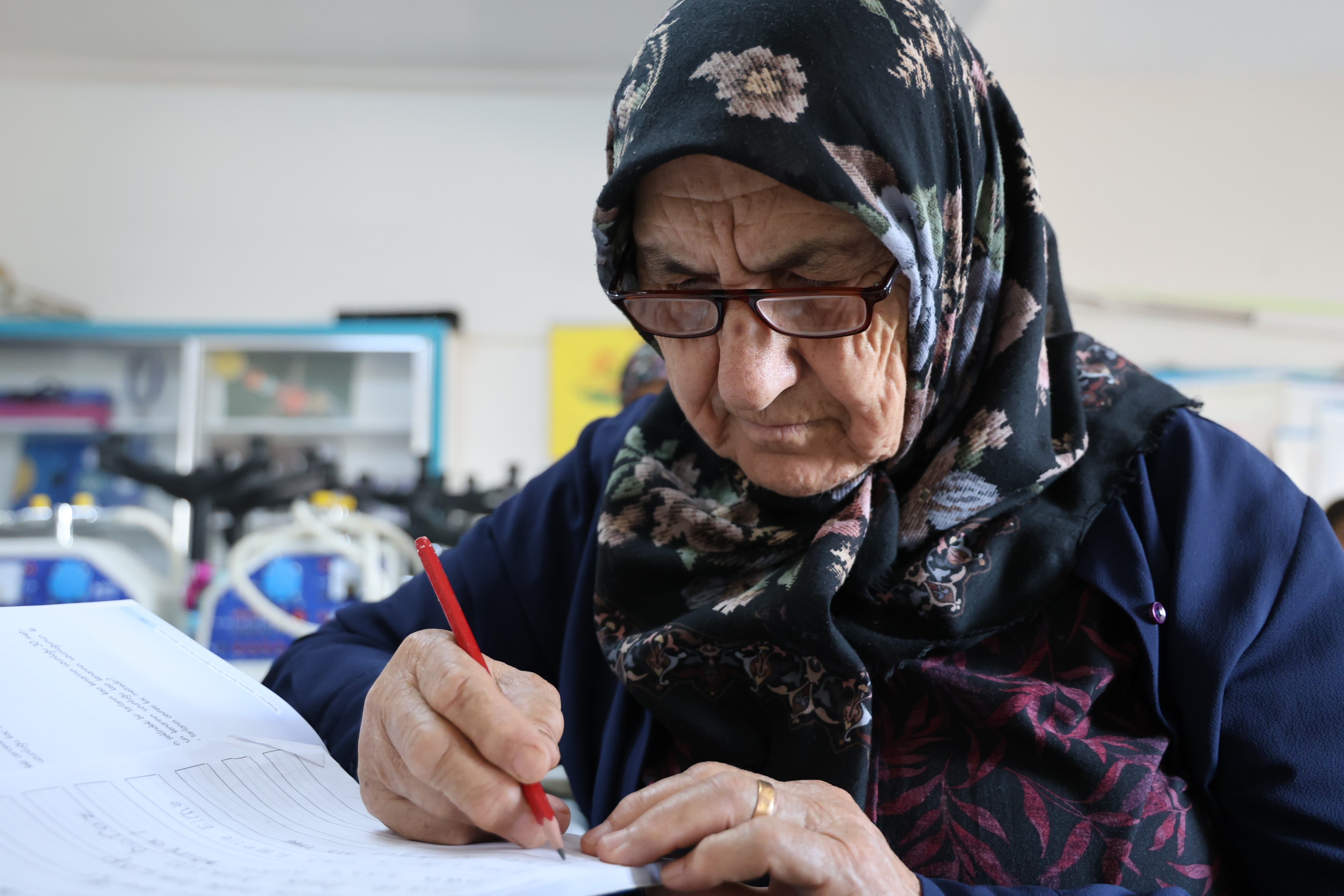 Hepsi torun sahibi: Adanalı ninelerin okuma azmi