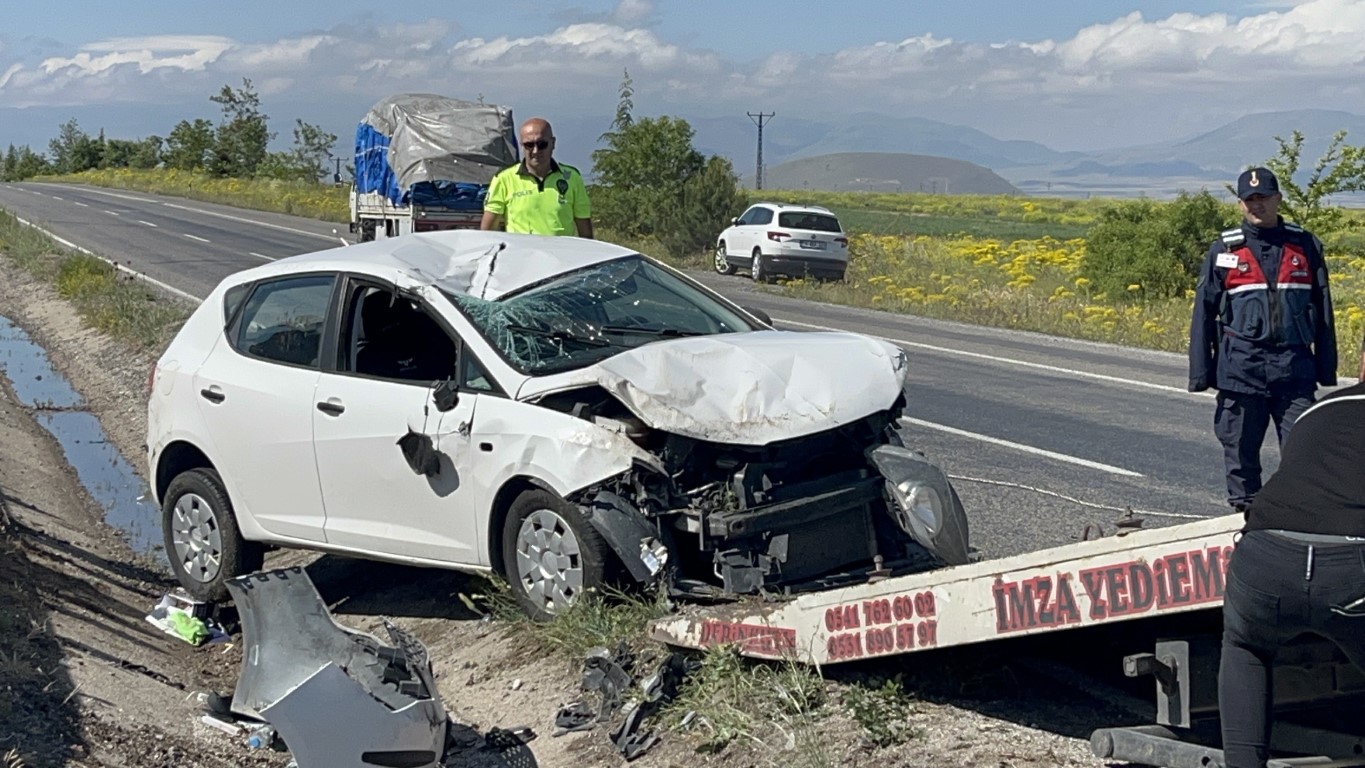 Nevşehir’de takla atan otomobil refüje devrildi: 4 kişilik aile yaralandı