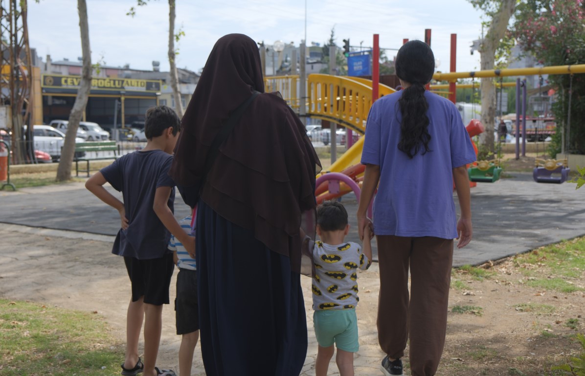 Mersin’de bir kadın, çocuklarının önünde darbedildi