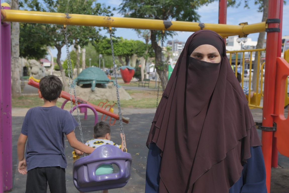 Mersin’de bir kadın, çocuklarının önünde darbedildi