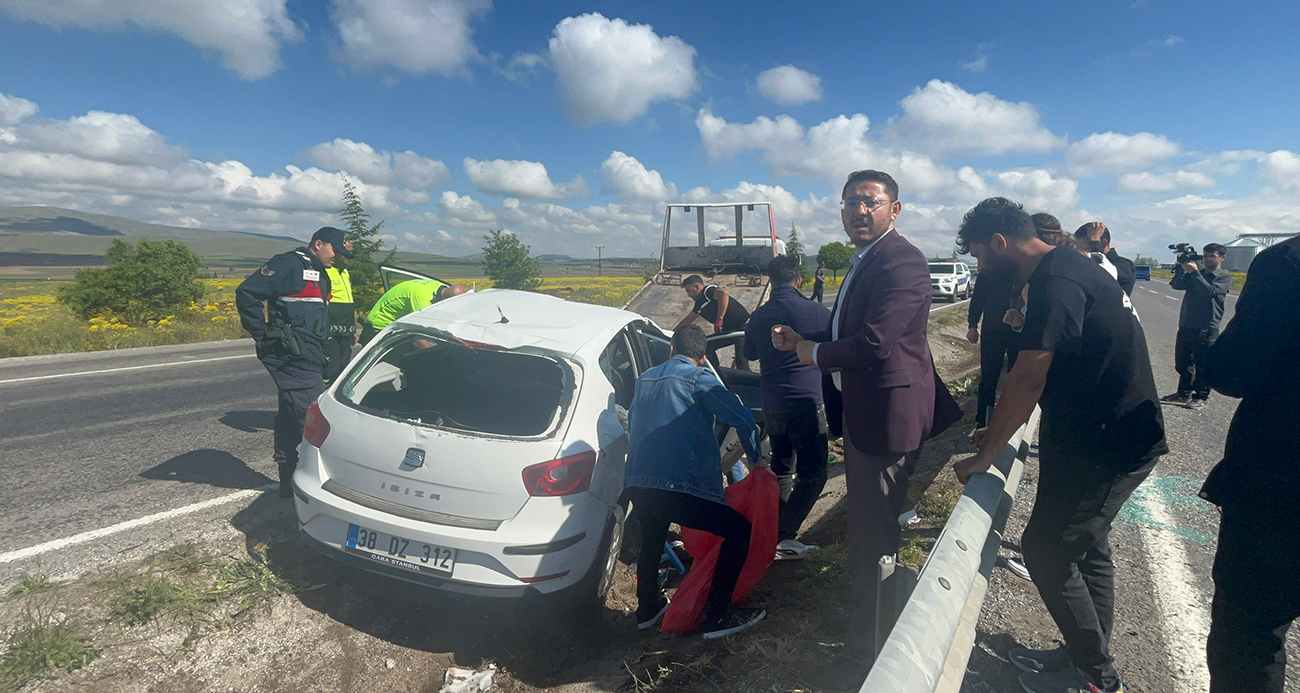 Takla atan otomobil refüje devrildi: 4 kişilik aile yaralandı